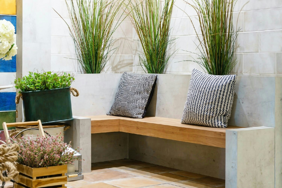 Rendere unico il terrazzo con atmosfere mediterranee, palette vivaci e piante rigogliose